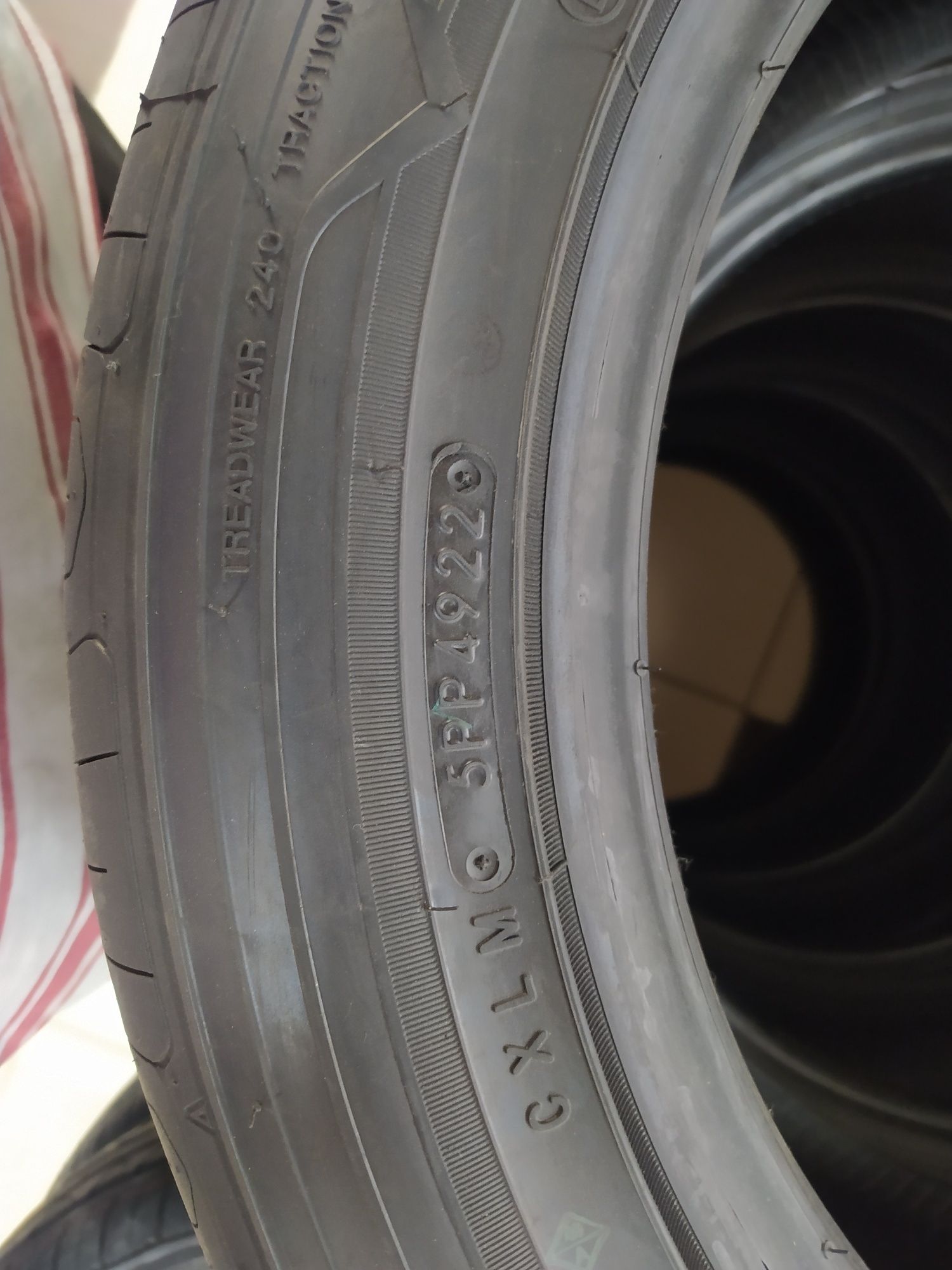 Nitto 215/55R17 NT830