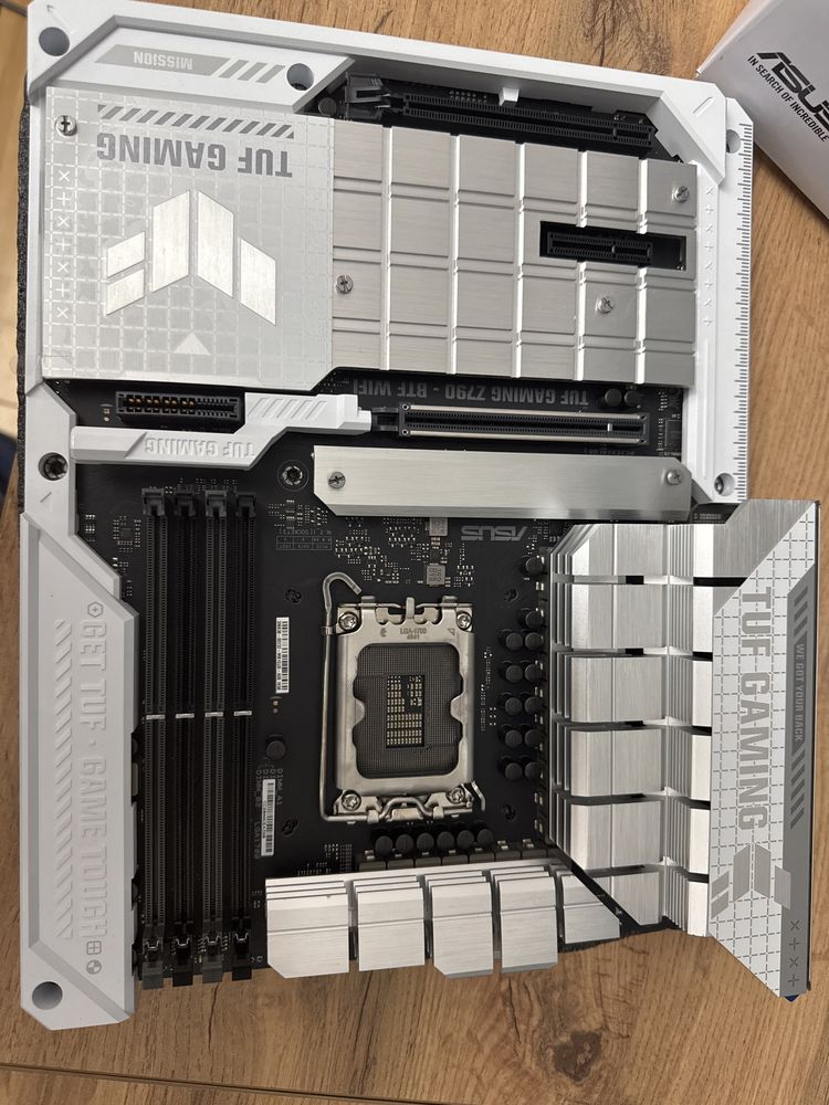 материнскую платаasus tuf z790 btf wifi  новый на запчасти или ремонт