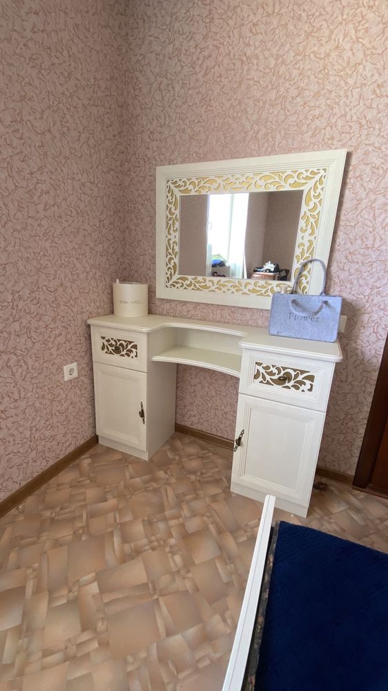 Продам спальный гарнитур с комодом