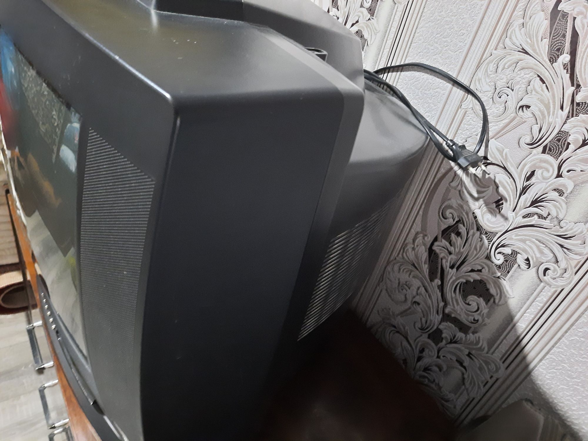 Телевизор LG. Старый. Рабочий.