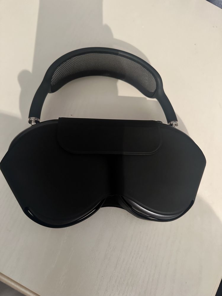 Airpods Max с чехлом