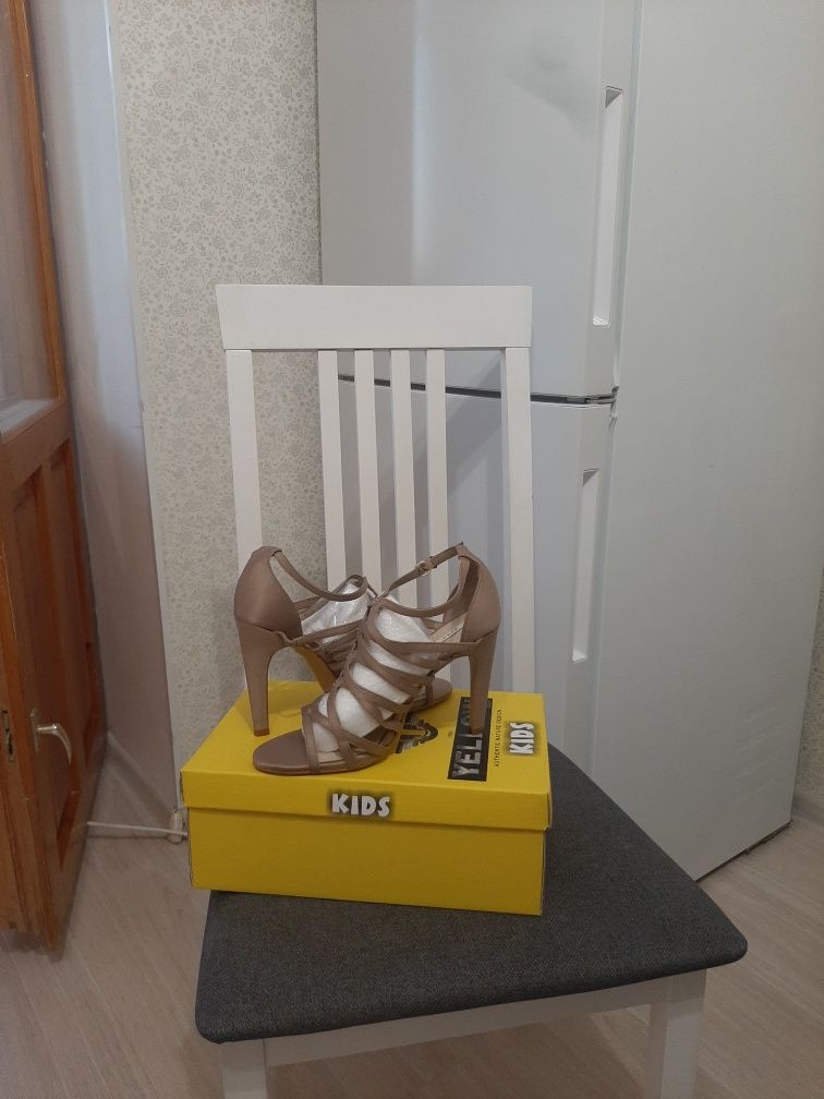 Мода и стиль Продам женские босоножки.