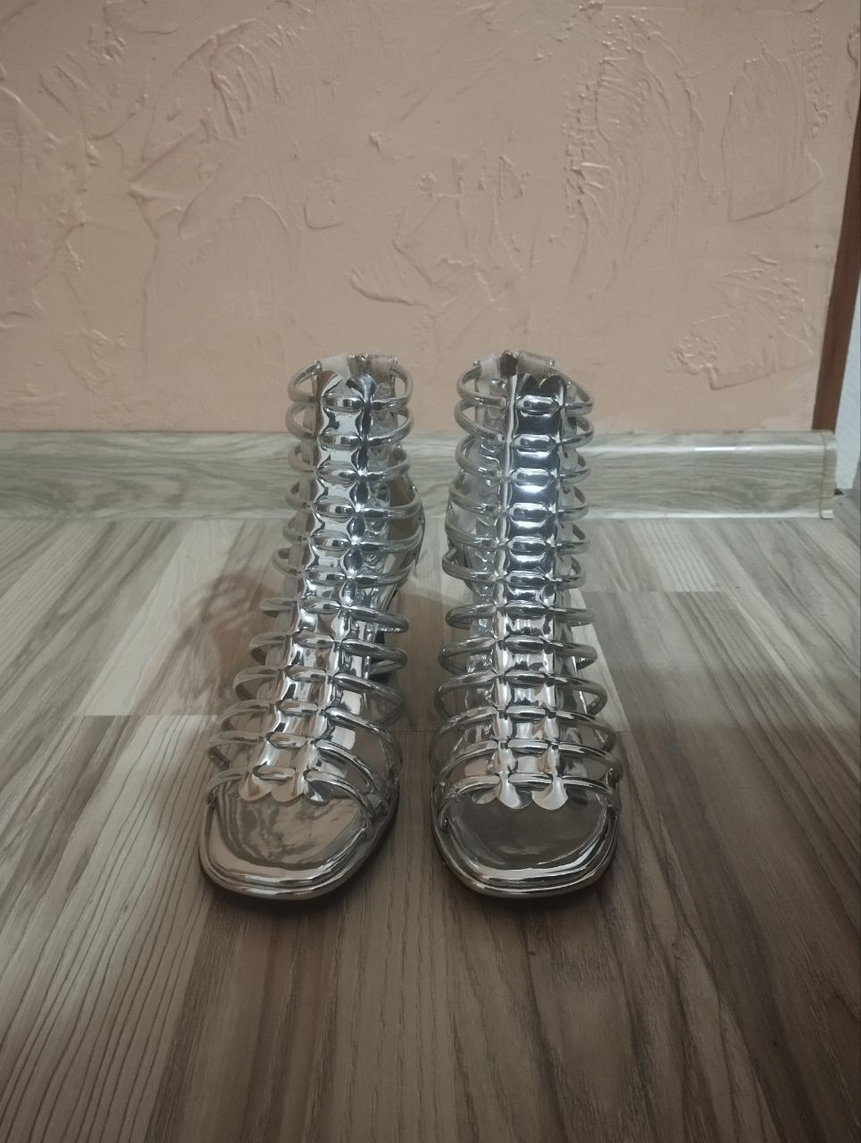 Продам бассоноджки, совсем новые. Ни разу не одевала