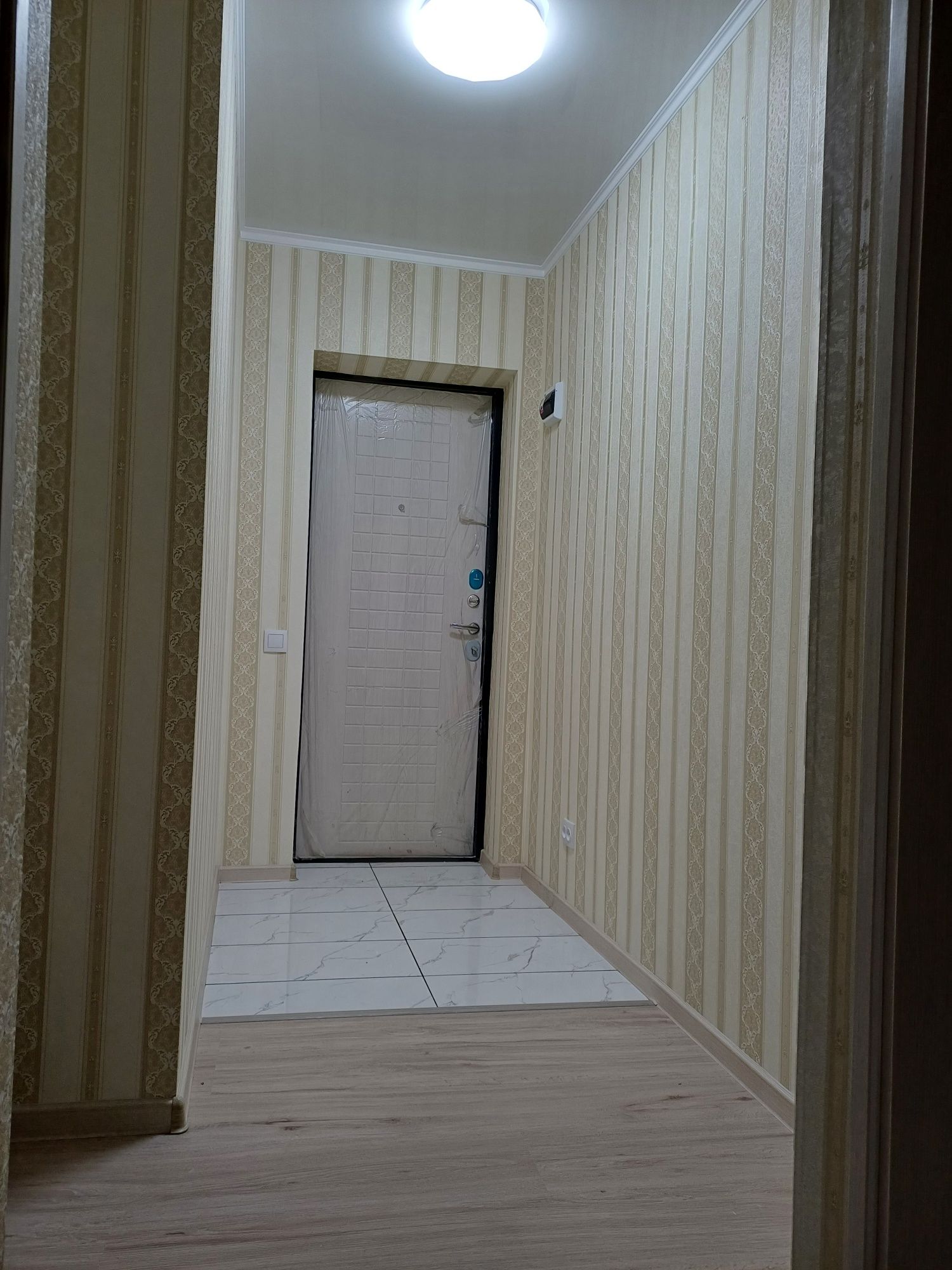 Продаётся  1 ком квартира , после  эвроремонта.Ул Абая 106 дом
