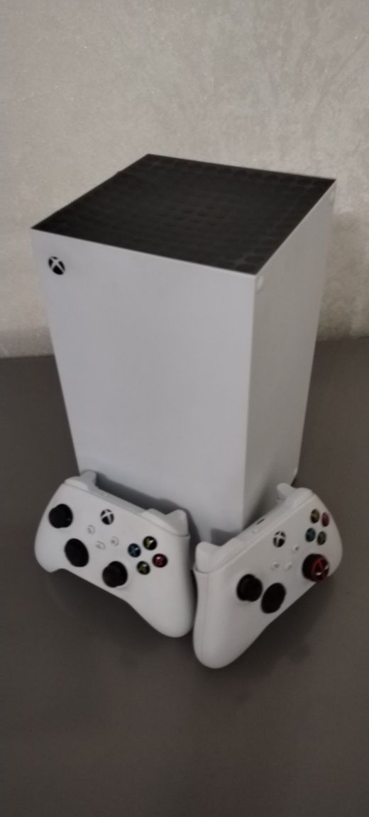 Xbox series x digital edition 2 геймпада