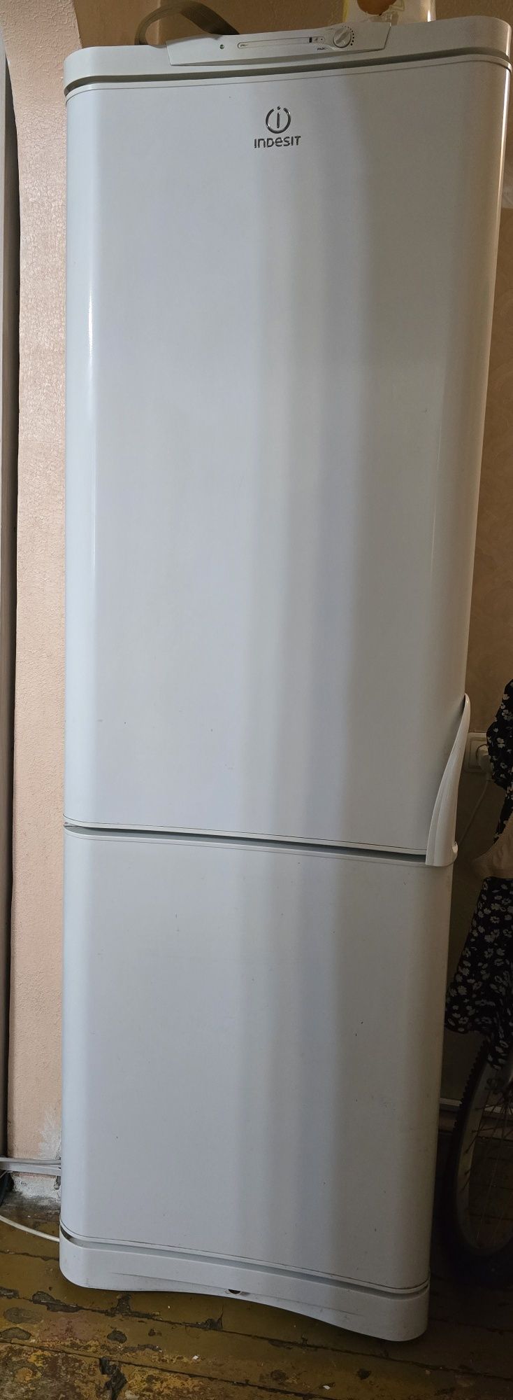 Холодильник  Indesit