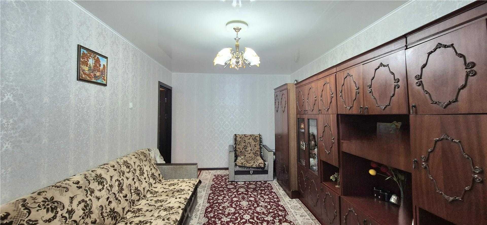 Продам 2 комн квартиру на 6 мкр на 4/5 эт
