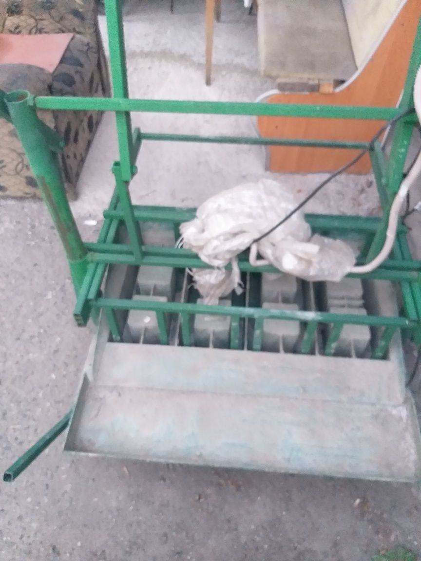 Продам станок для изготовления толстостенных шлакоблоков или обмен