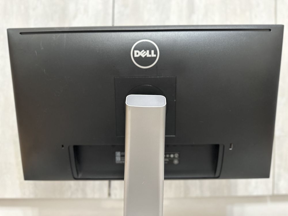 Монитор для компьютера Dell