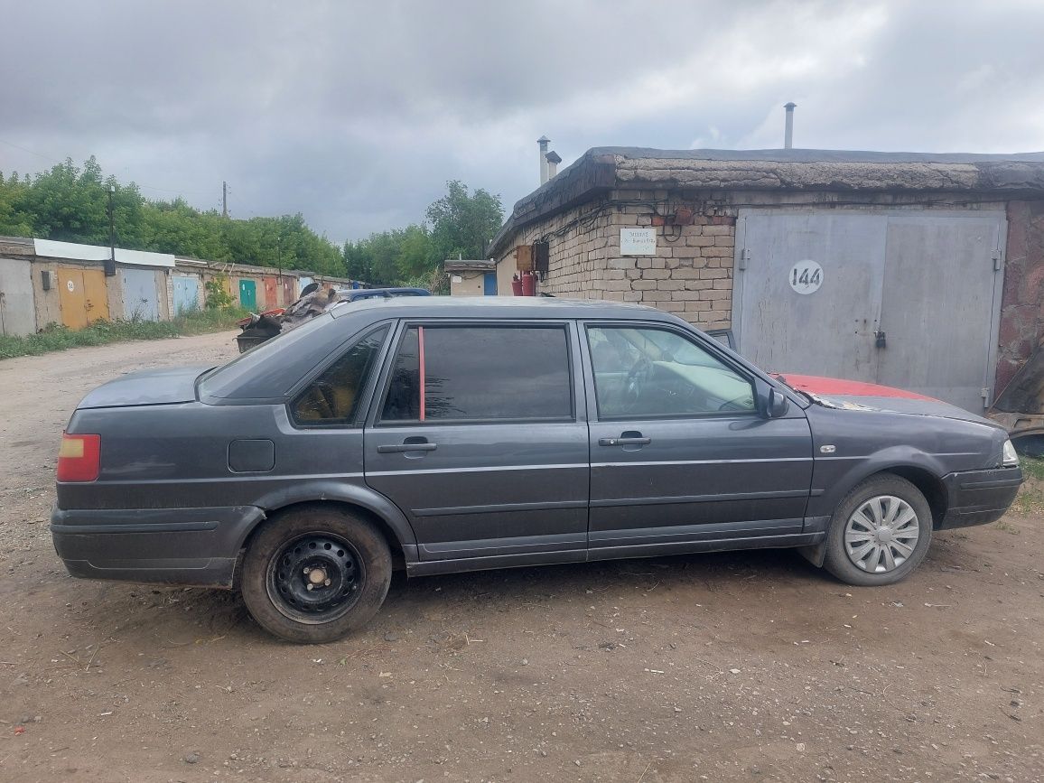 Продам  машину по запчастям