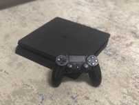 Playstation 4 slim 1TB + 5 дисков и есть цифровые игры