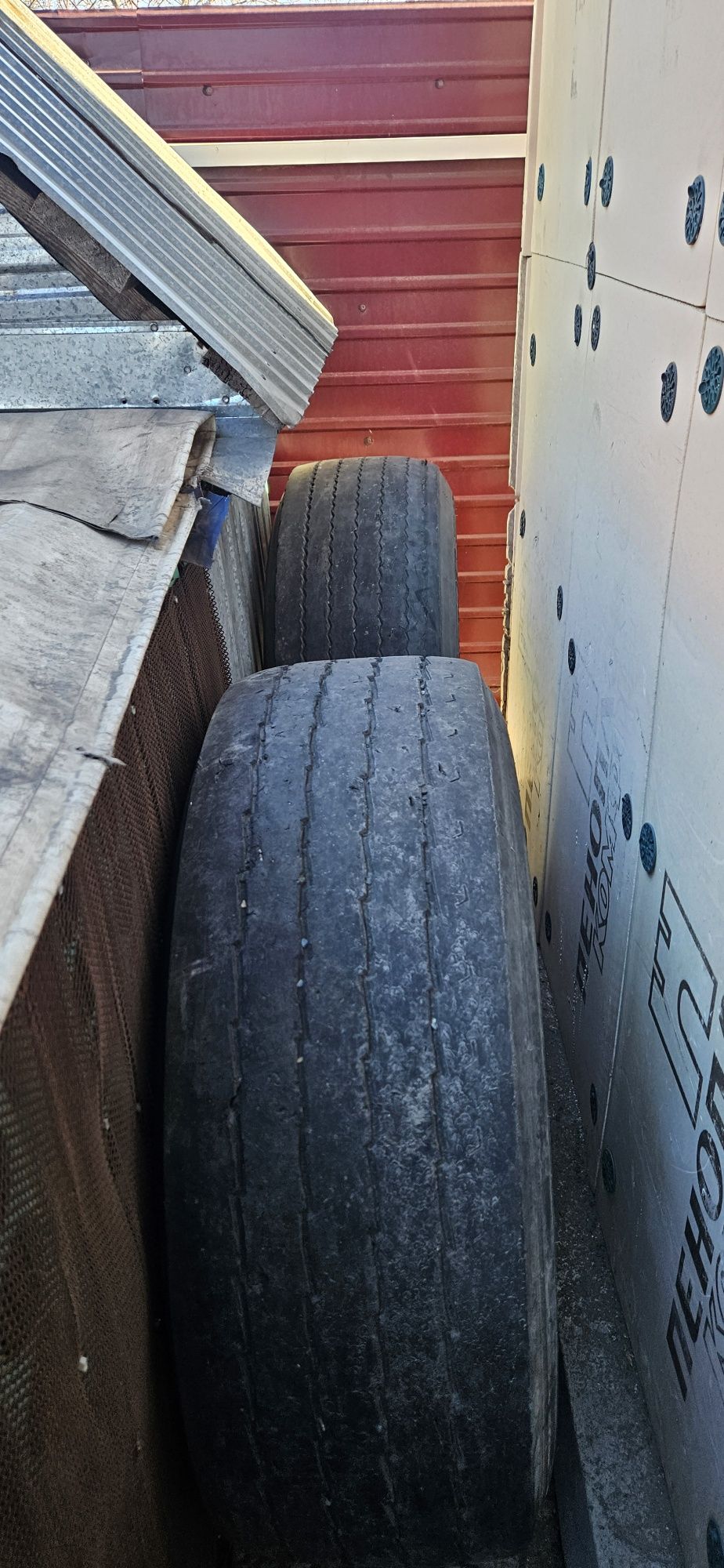 Продам резину безкамерную 315х80х22,5