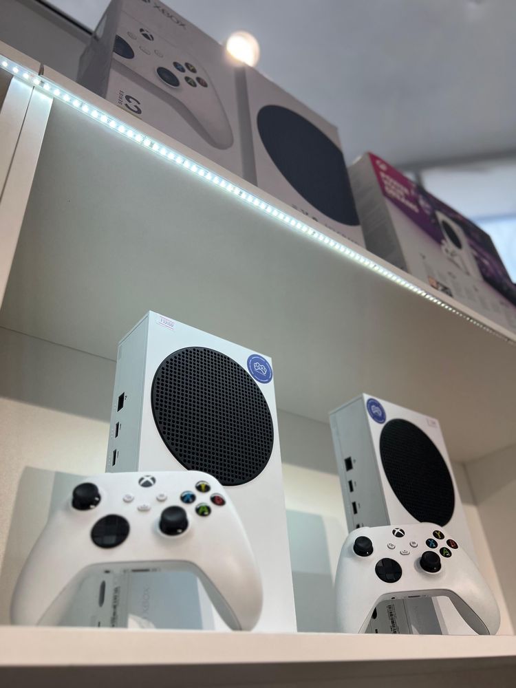 Xbox Series S в отличном состояние