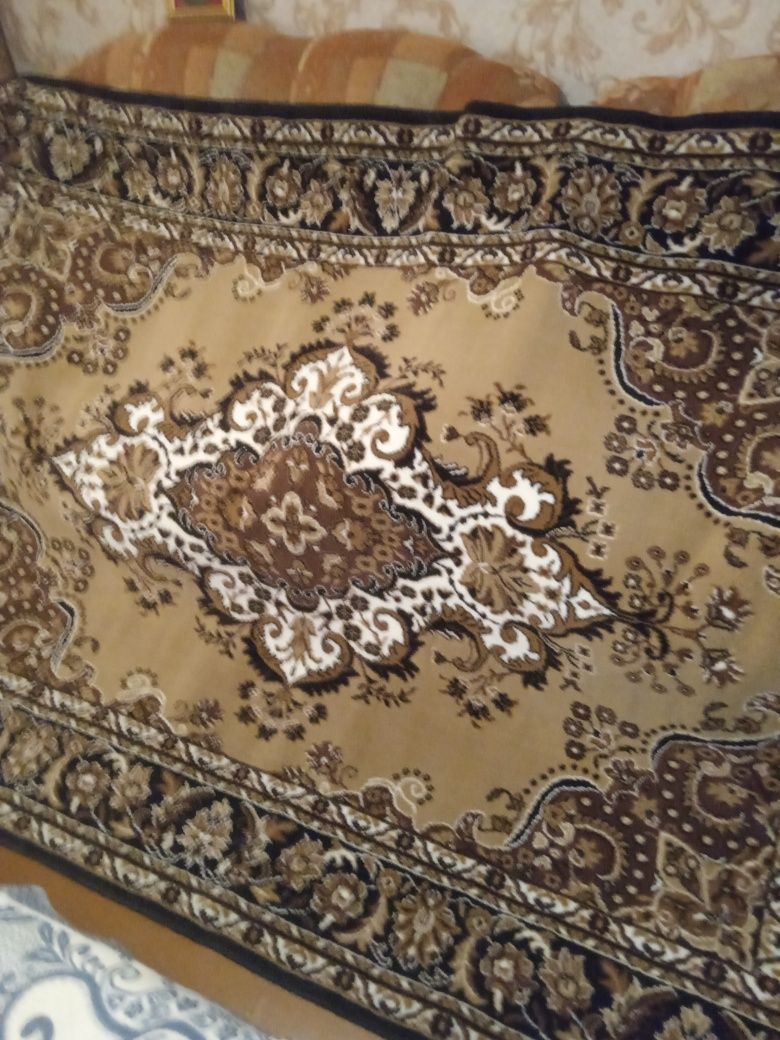 Продам красивый ковер 2/3м, производство Бельгия.