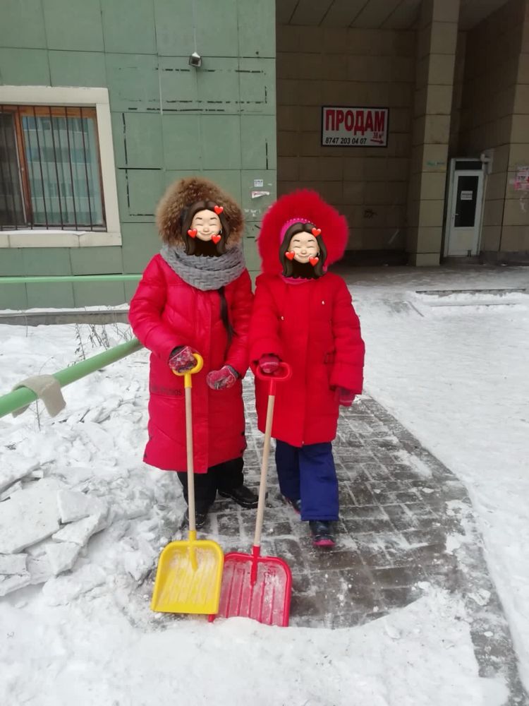 Продам зимние куртки