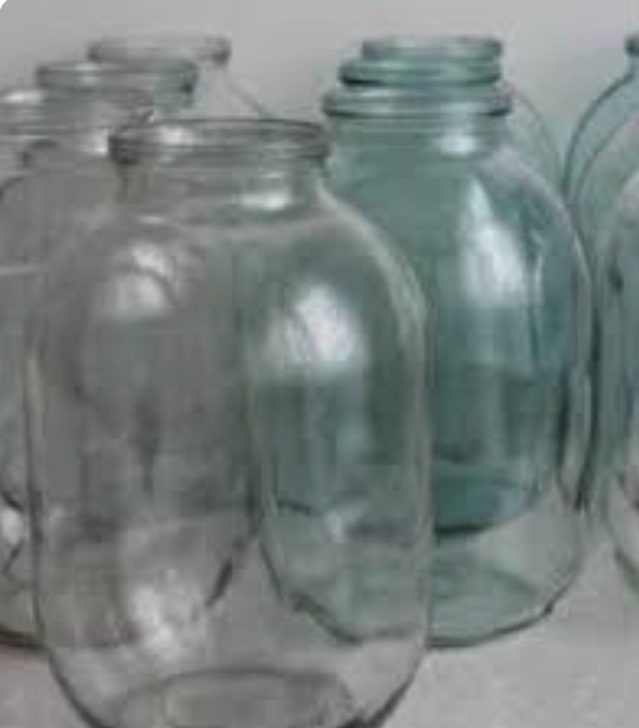 Продам 2х литровые  банки  мешок
