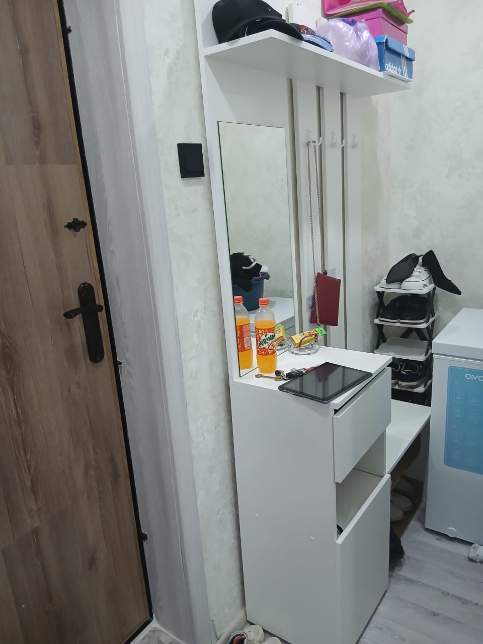 Продам прихожку белая