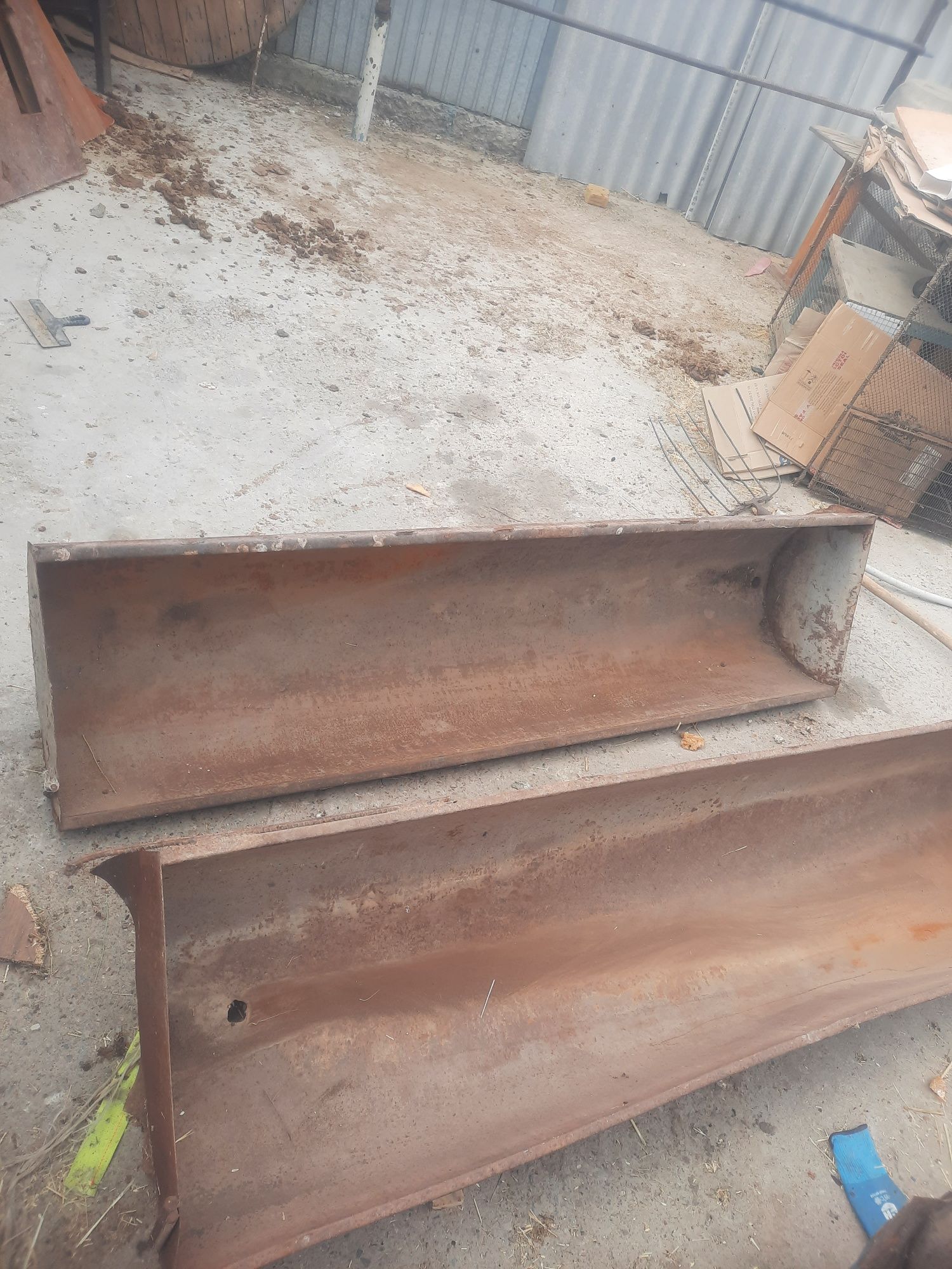 Продаётся кормушка.Цена по 15000тг каждая.