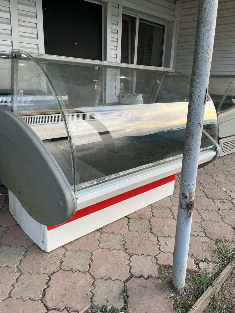 Продам  витринные  холодильники бу