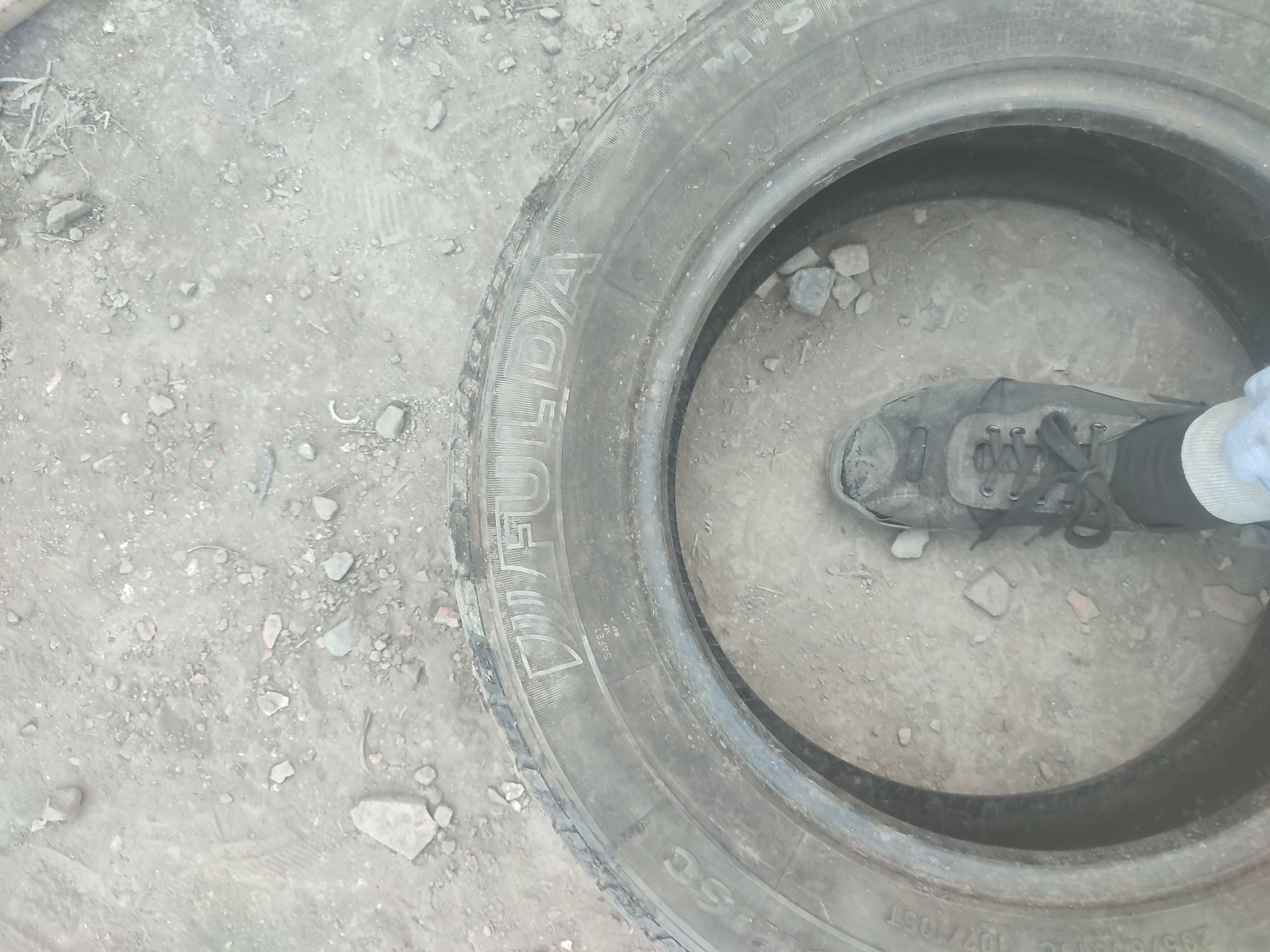 Шина безкамерка размер 205/65 R16C