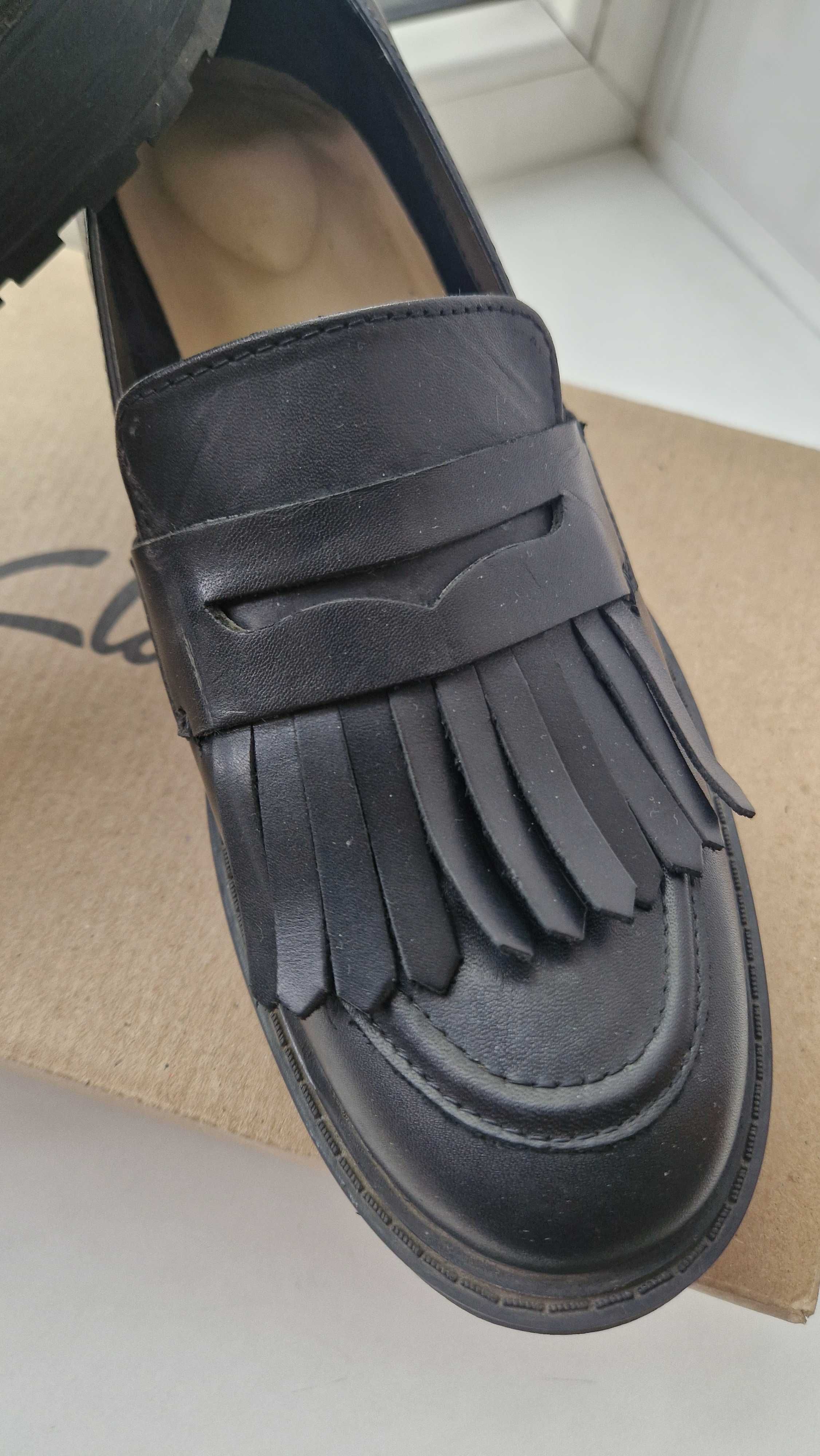 Продам кожаные лоферы CLARCS