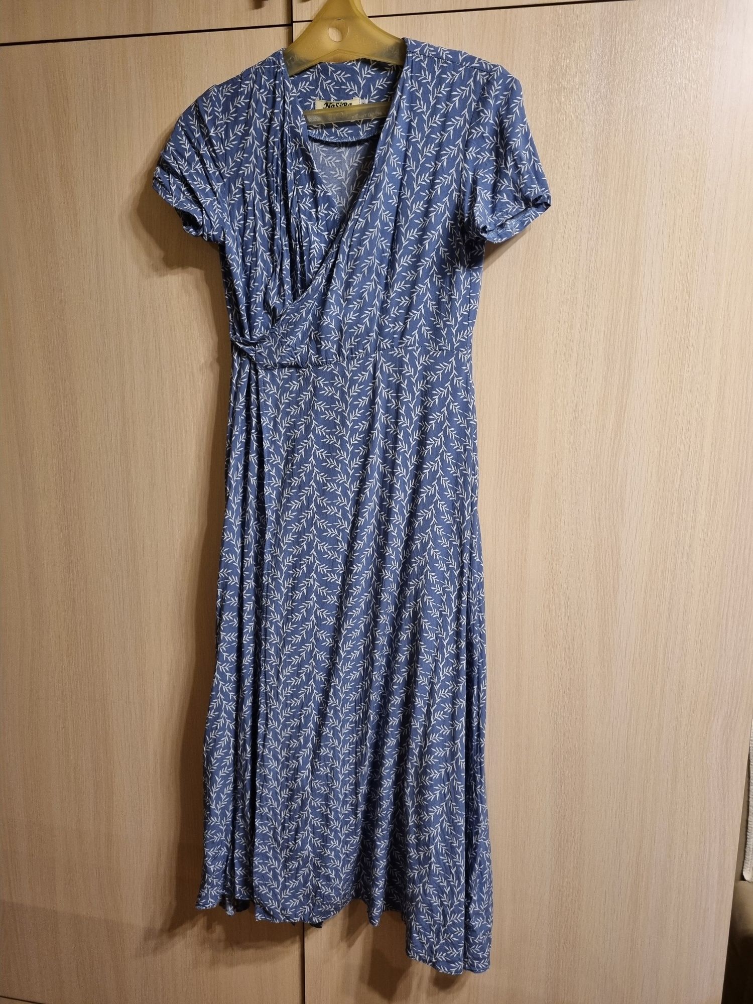 Продам платья женские размер 42
