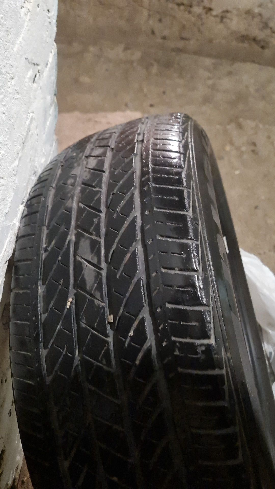 Продам хорошую летнию резину 235х55, R-20.