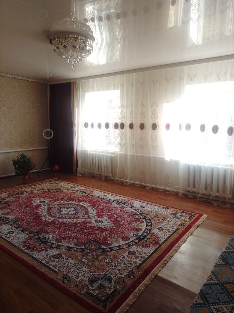 Продам 4х комнатный дом в центре.