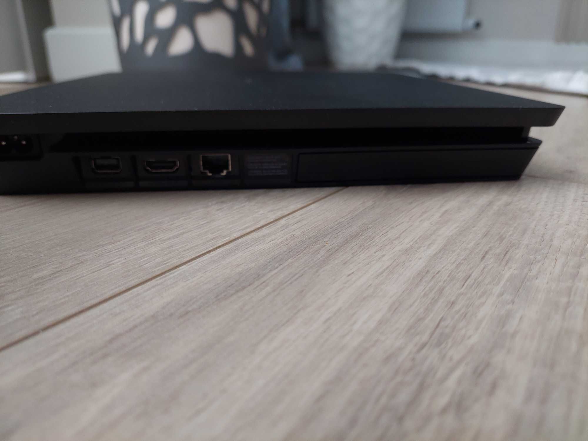 Продам Playstation 4 Slim на 512 GB в отличном состоянии