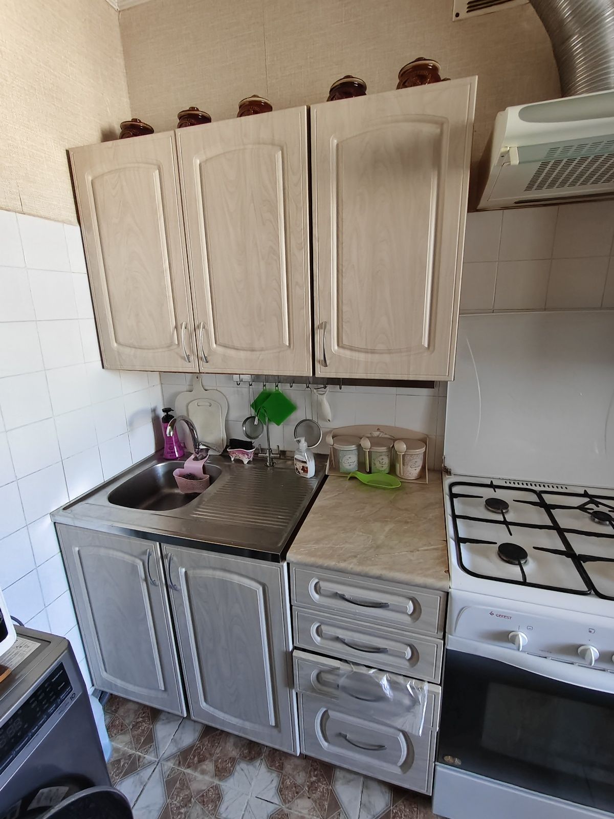 Продам шкаф, кухню, горку, прихожую