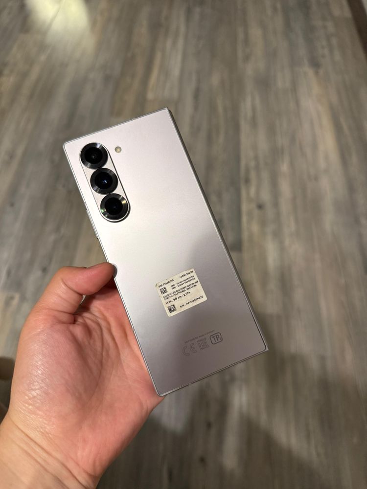 Продам Samsung z fold 6 с гарантией