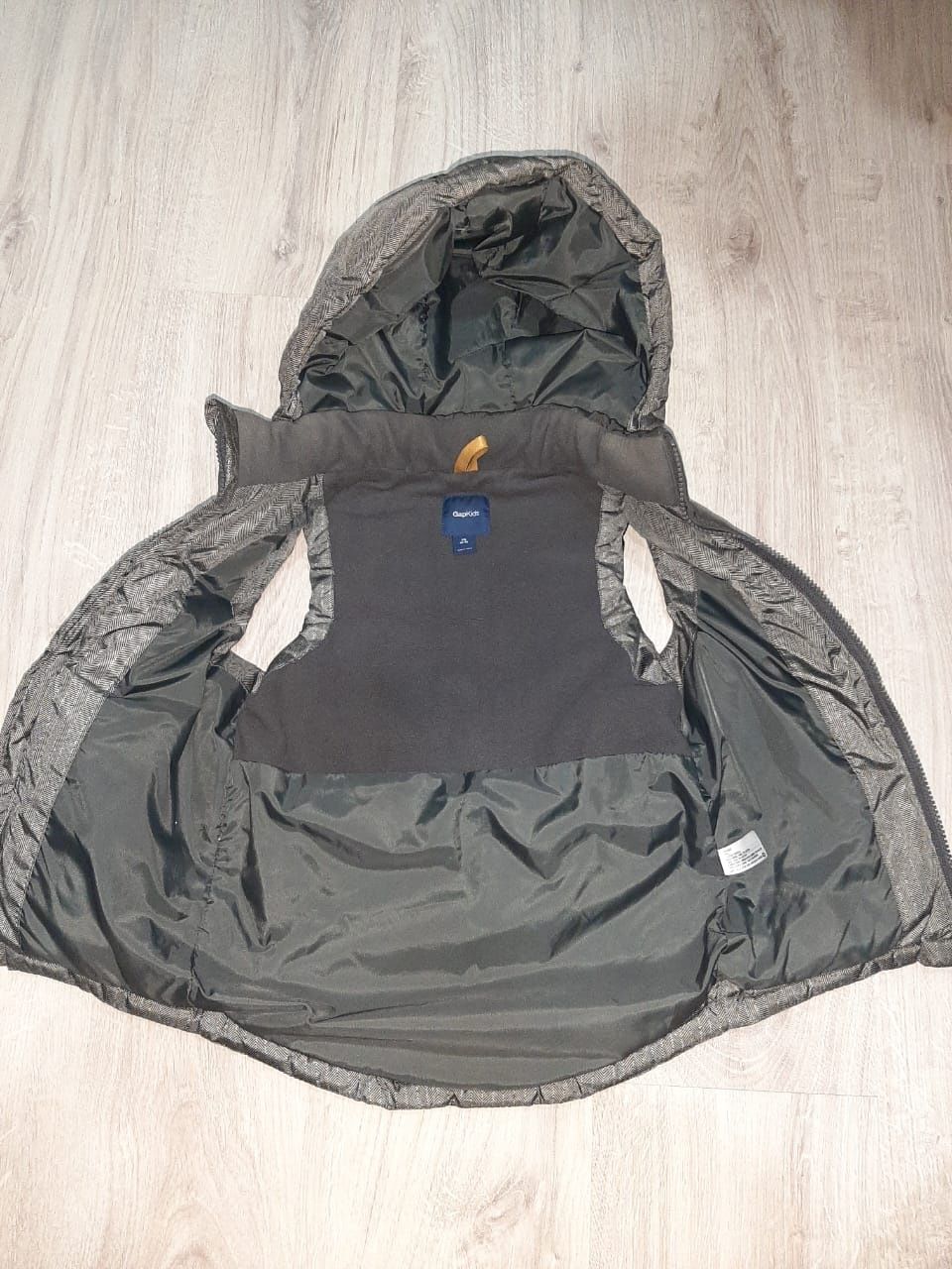 Продам теплую жилетку фирмы Gap