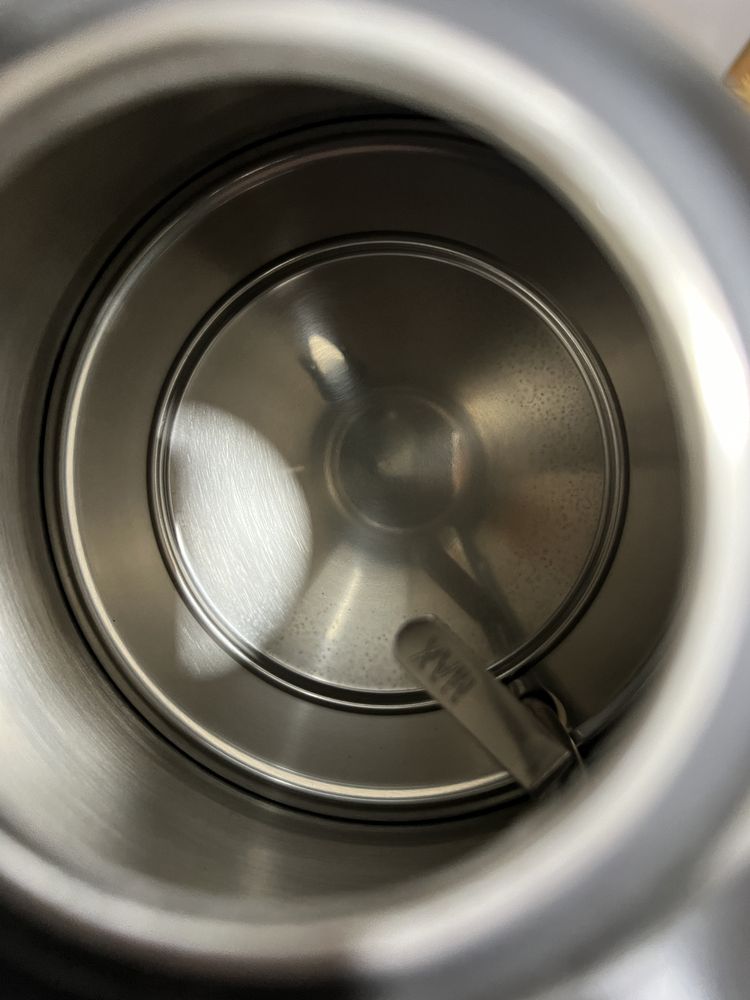 Электро чайник и тостер delonghi в одном стиле