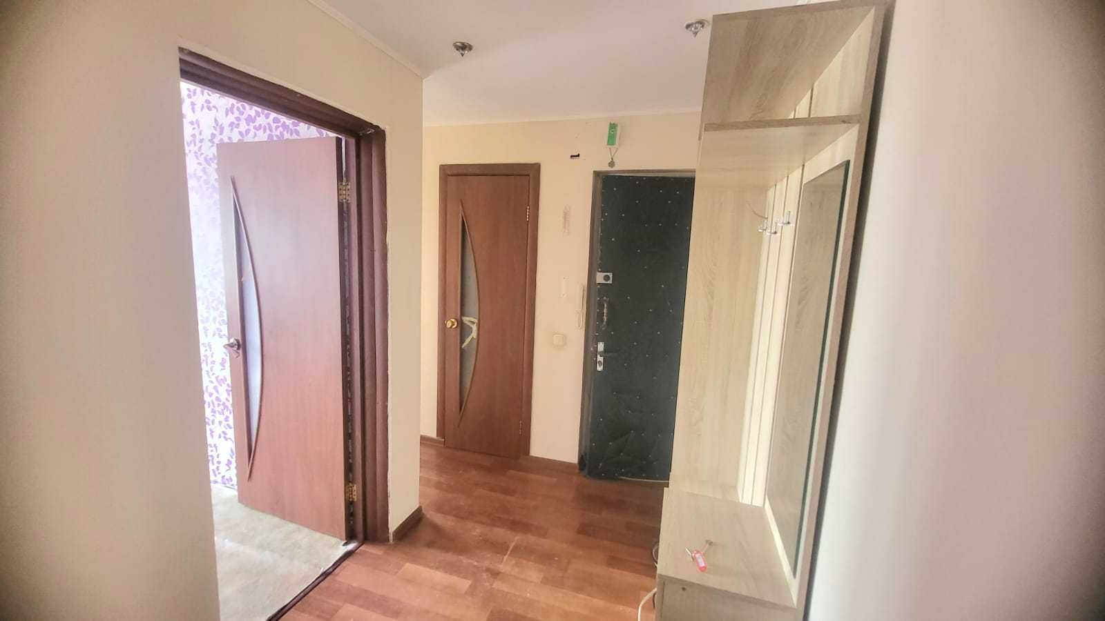 Продам 2 комнатную Металлургов 2 микрорайон