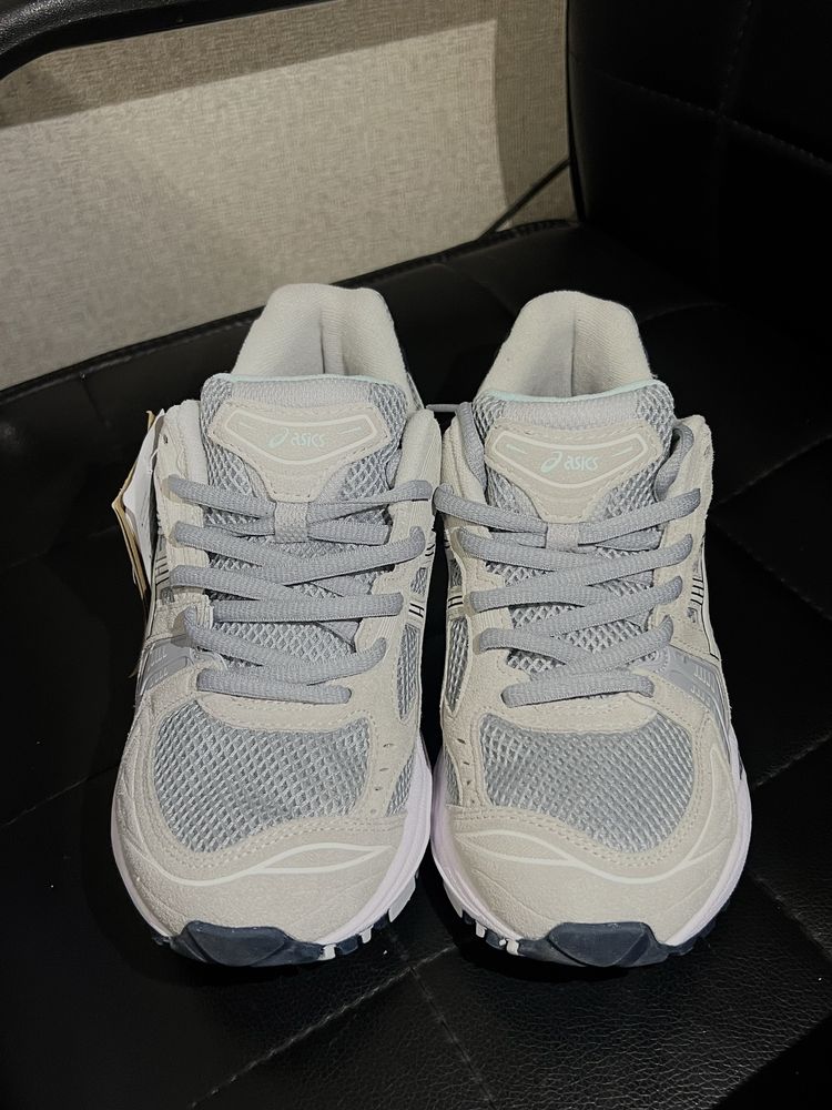 Кроссовки asics