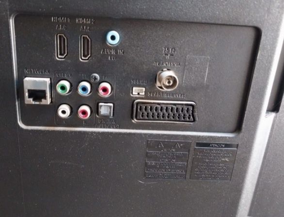 Большой смарт телевизор Phillips 140см