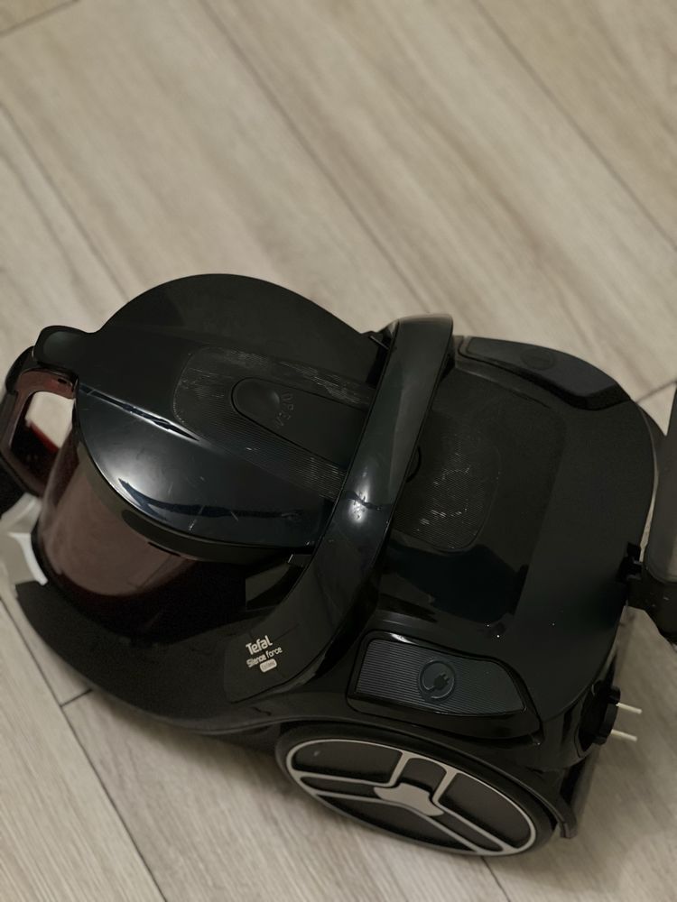 Срочно продаю Мощный Пылесос Tefal