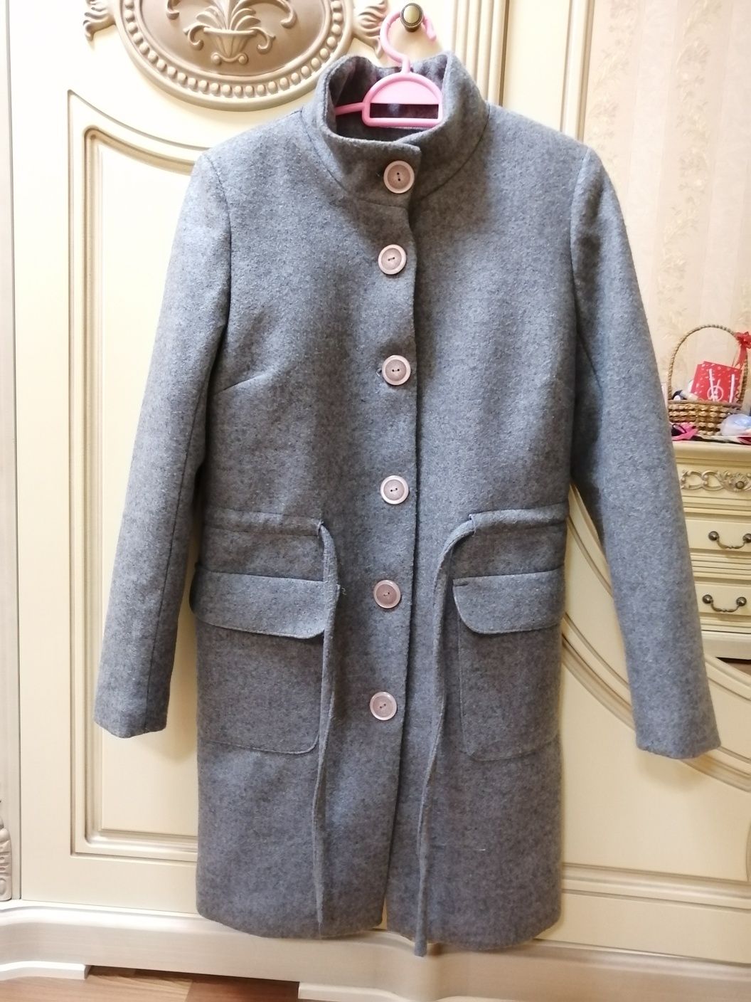 Пальто серое, новое !