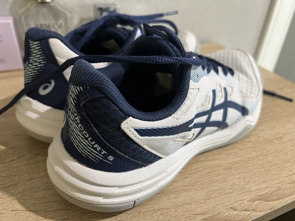 Asics кроссовки 37