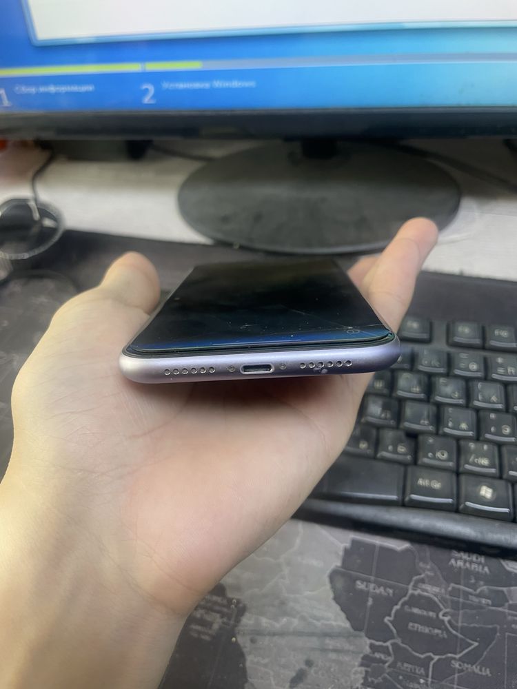 идеальный Iphone 11 трешин нет