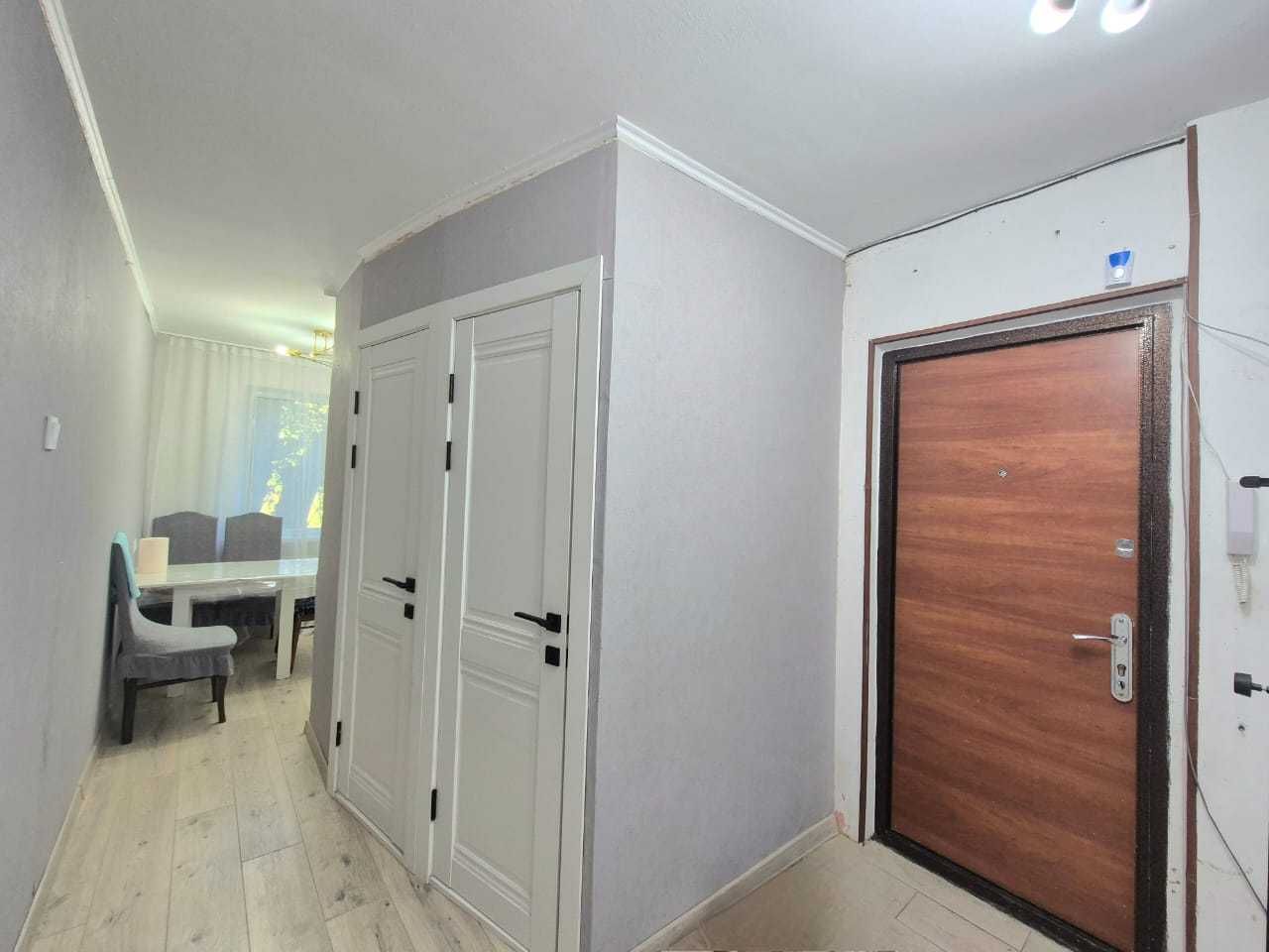 Продам 3 комн квартиру на 2 мкр возле ресторана Аленушки