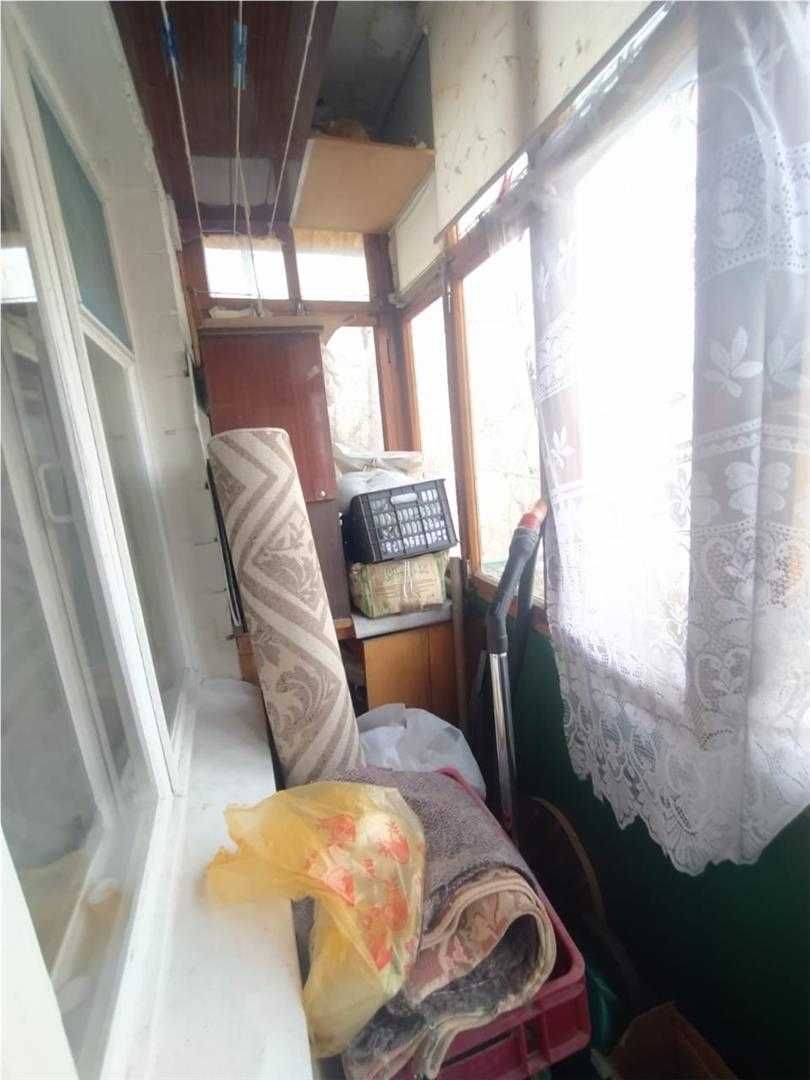 Продам 2-х ком.в Михайловке ост-вка Баня,кирпич 4этаж сан.узел раздель