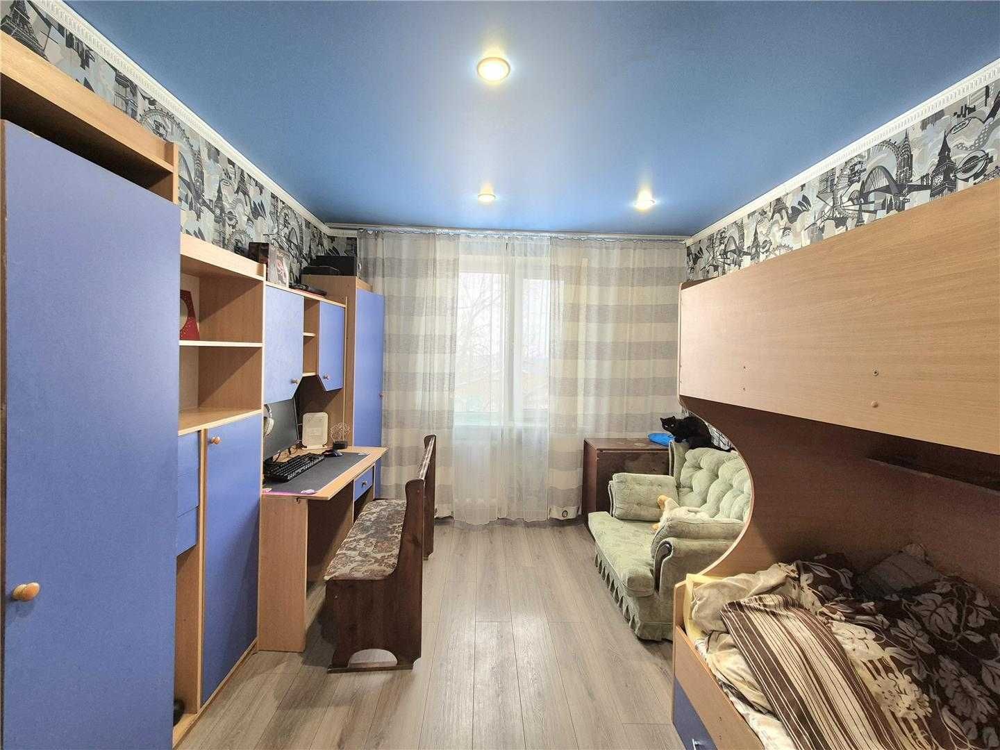 Продам 2комн ул планировки на горке Дружбы. 
На 3/9эт