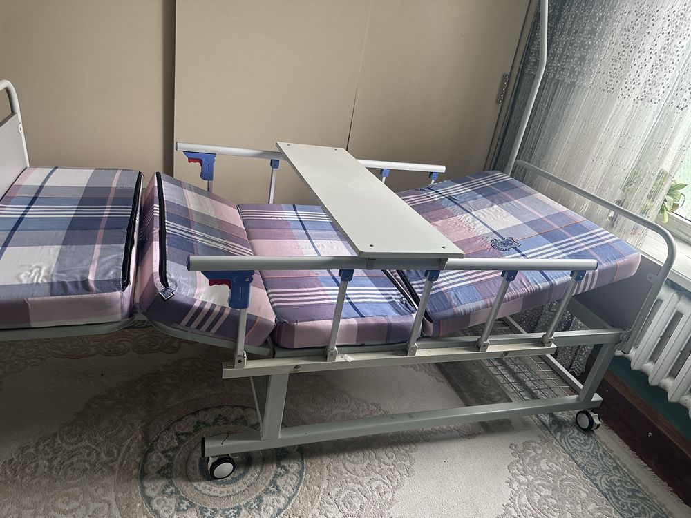 Продам медецинский кровать и ходунок