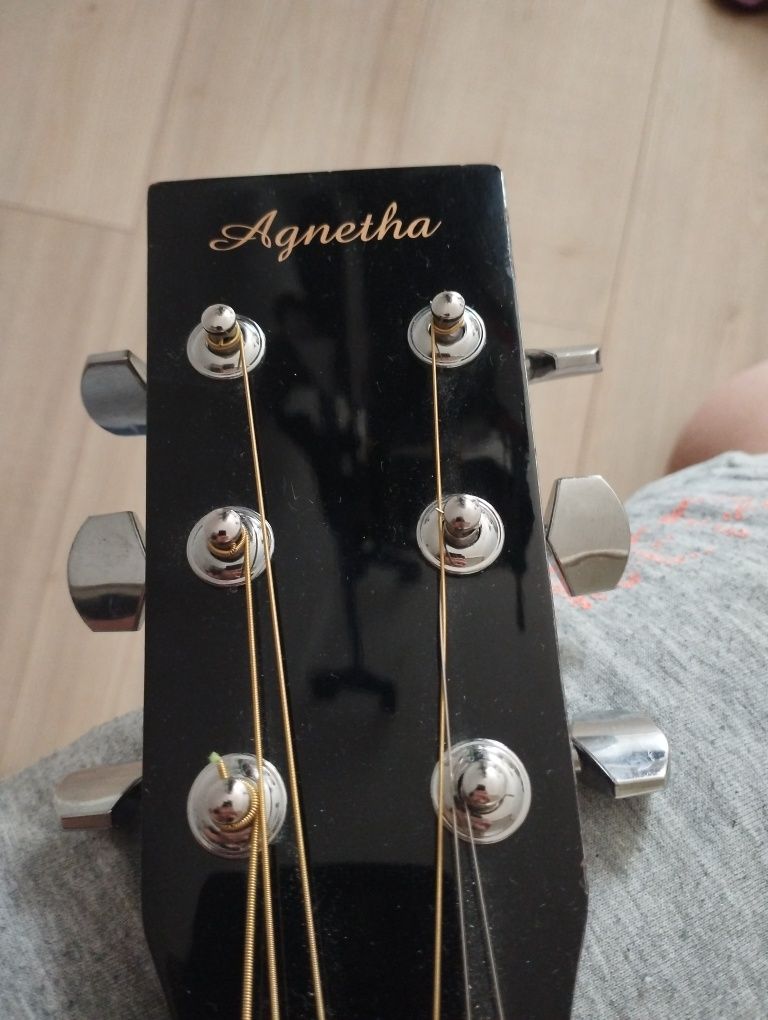 Продам акустическую гитару Agnetha AAG-E120