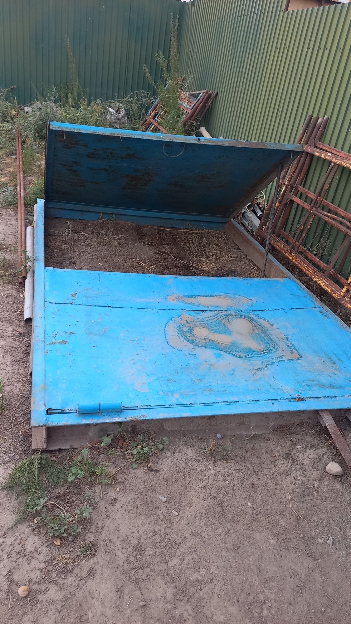 Продам гаражные ворота и калитку советские .