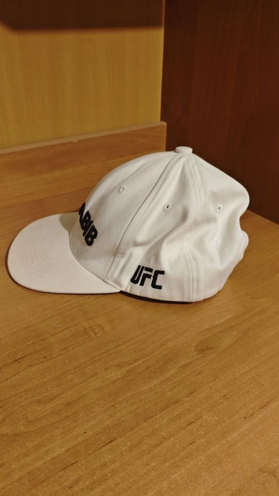 Кепка с надписью KHABIB
