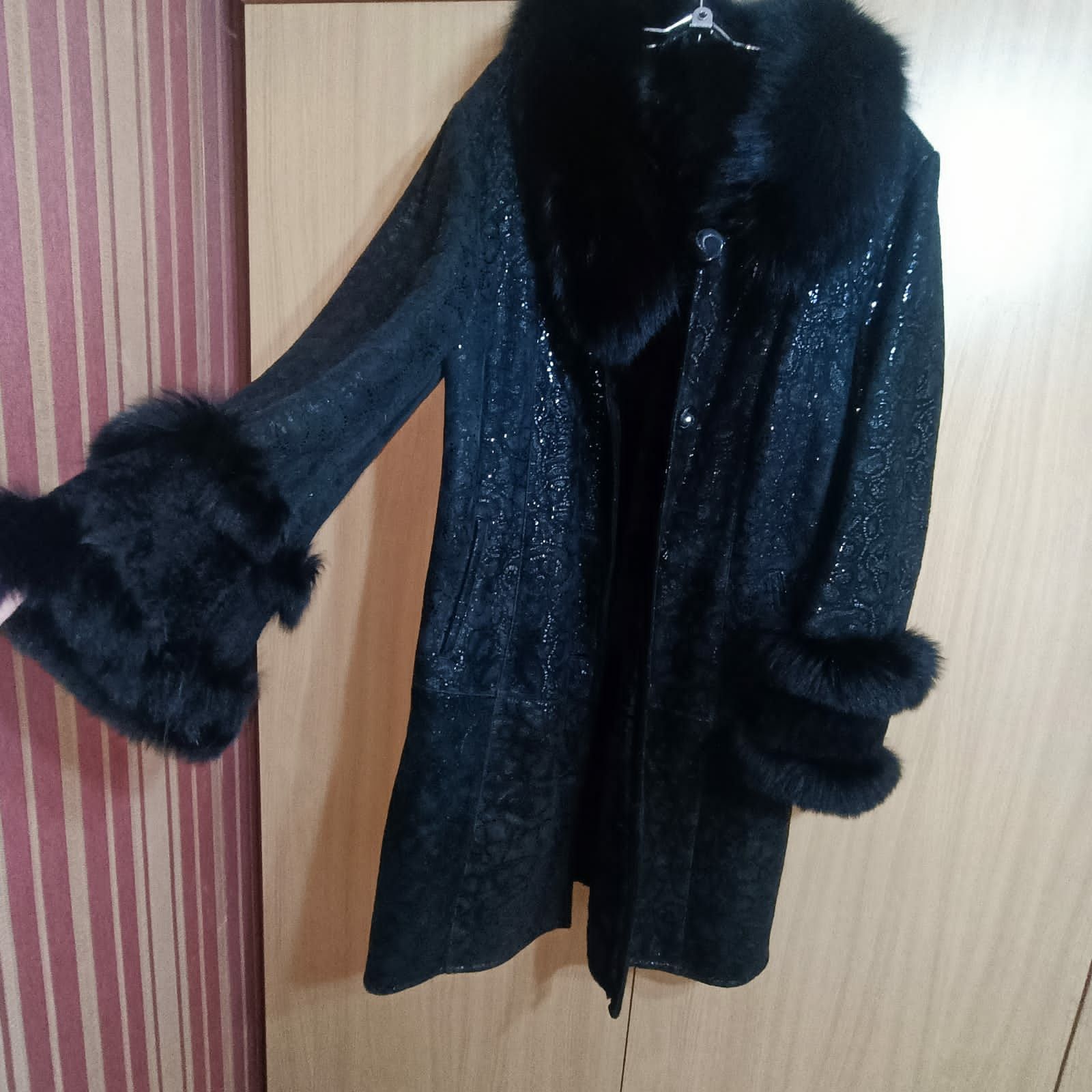 Продам женские вещи. Натуральную Турецкую дублёнку,куртку и пиджак