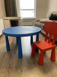 Ikea детский стол со стулом.