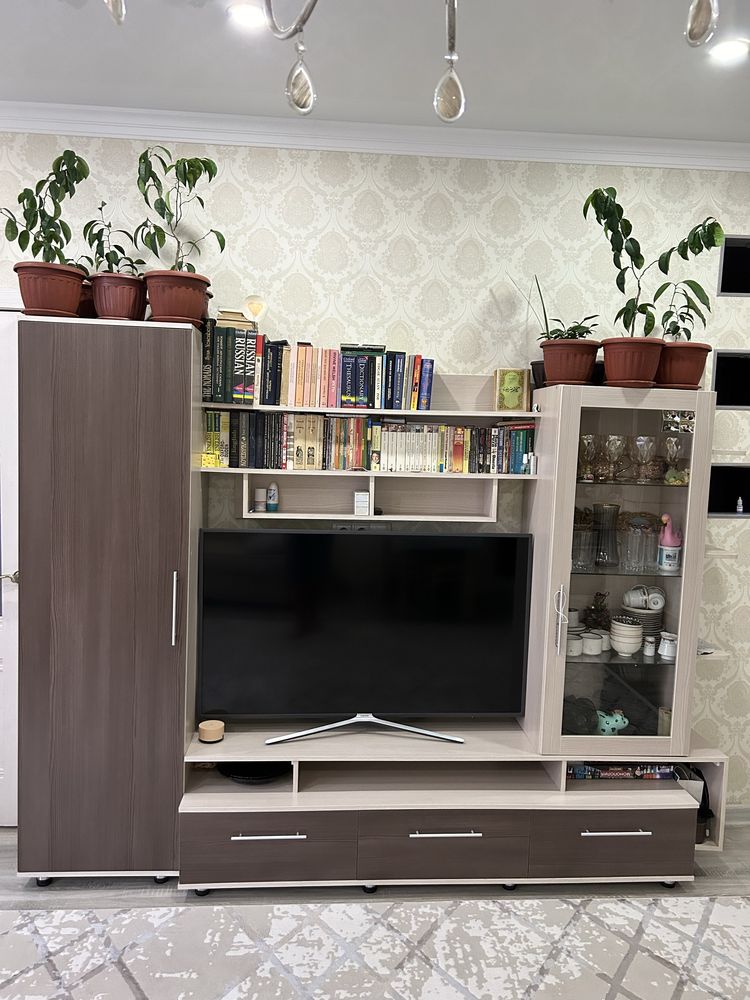 Продаю стенку почти новую